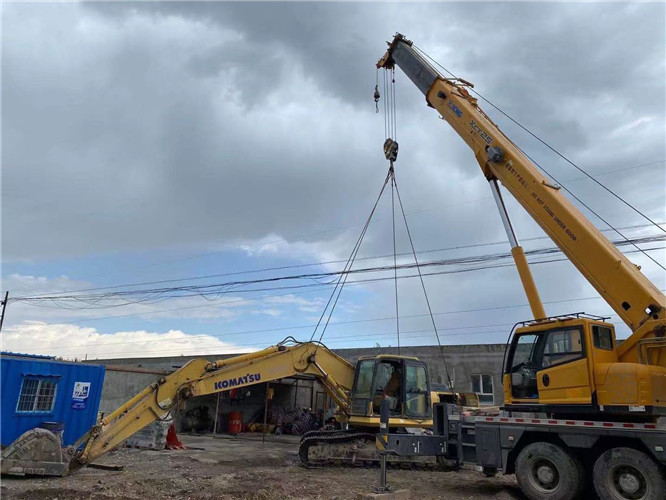 宝丰县25吨吊车的工作半径是多少？